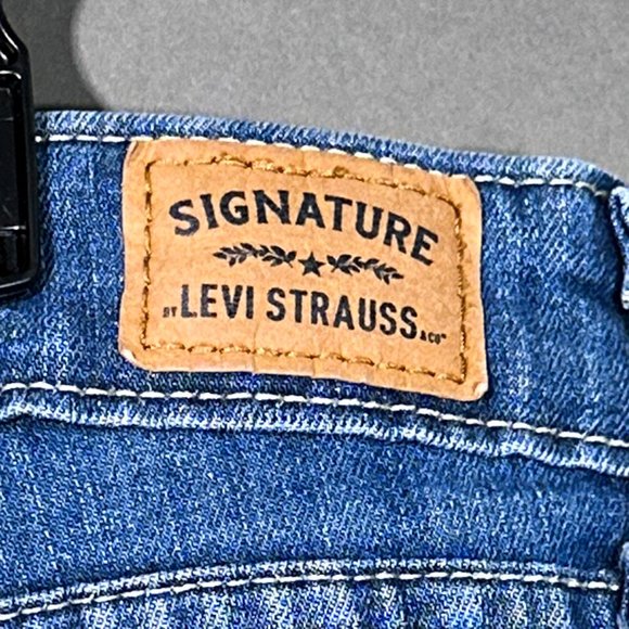 Signature Levi Strauss Mid Rise Bootcut Jeans Size 16S W33 X L30 - Picture 12 of 16